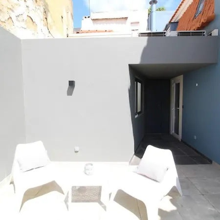 Lovely Bedroom With Patio In * Lissabon