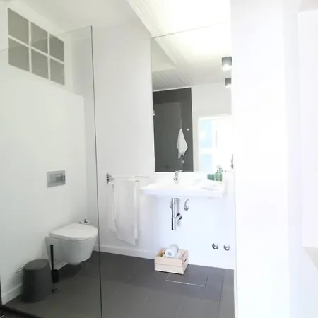 Сasa de vacaciones Lovely Bedroom With Patio In *