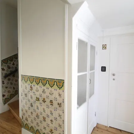 Lovely Bedroom With Patio In Lisboa
