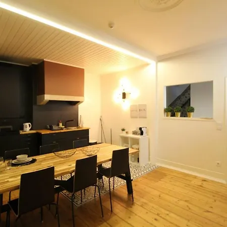 Lovely Bedroom With Patio In * Lisboa