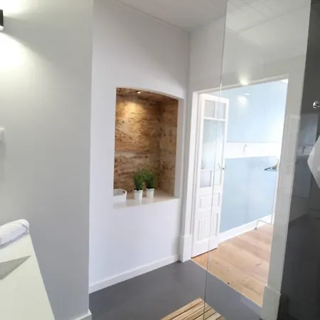 Lovely Bedroom With Patio In בית נופש *