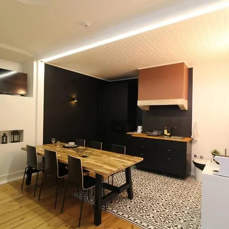 Lovely Bedroom With Patio In בית נופש