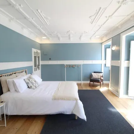 Lovely Bedroom With Patio In בית נופש